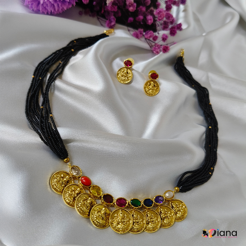Navaratnastone Blackbeads Lakshmi coin Necklace Set